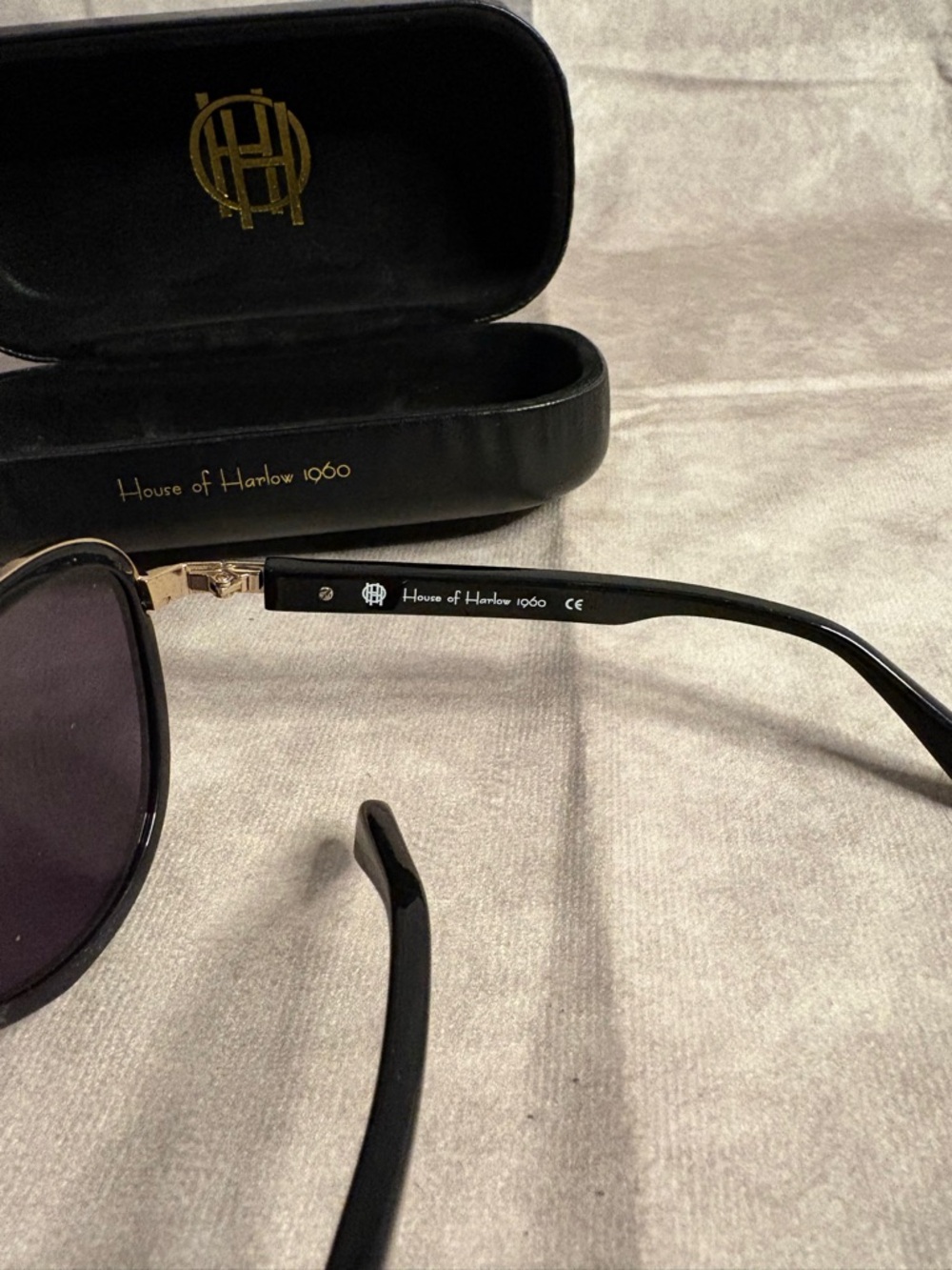 House of Harlow 1960 Lynn Black Sunglasses w/ Case - Picture 3 of 8